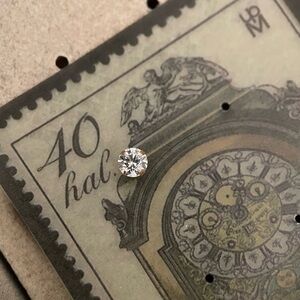 Vintage solid gold 10k 4mm clear stone solitaire earring 1pc